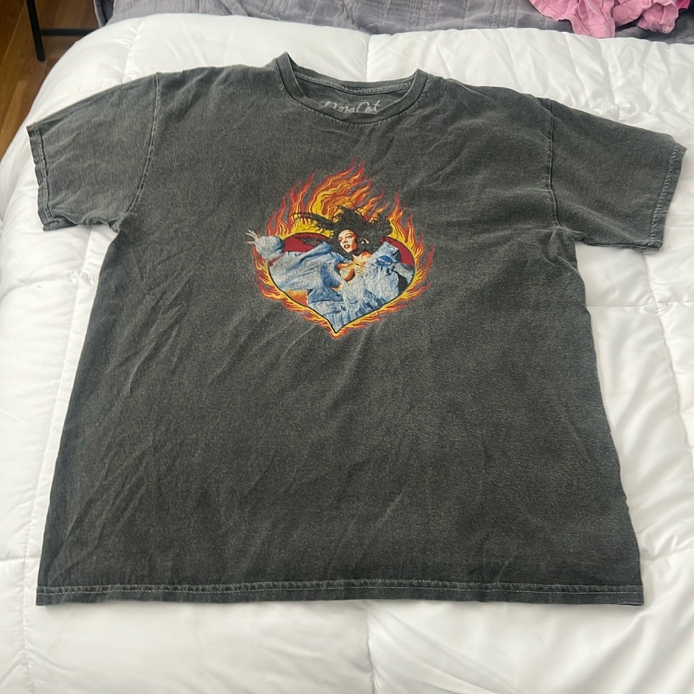 Urban outfitters, Doja Cat album “planet her” graphic tee, lightly worn,medium